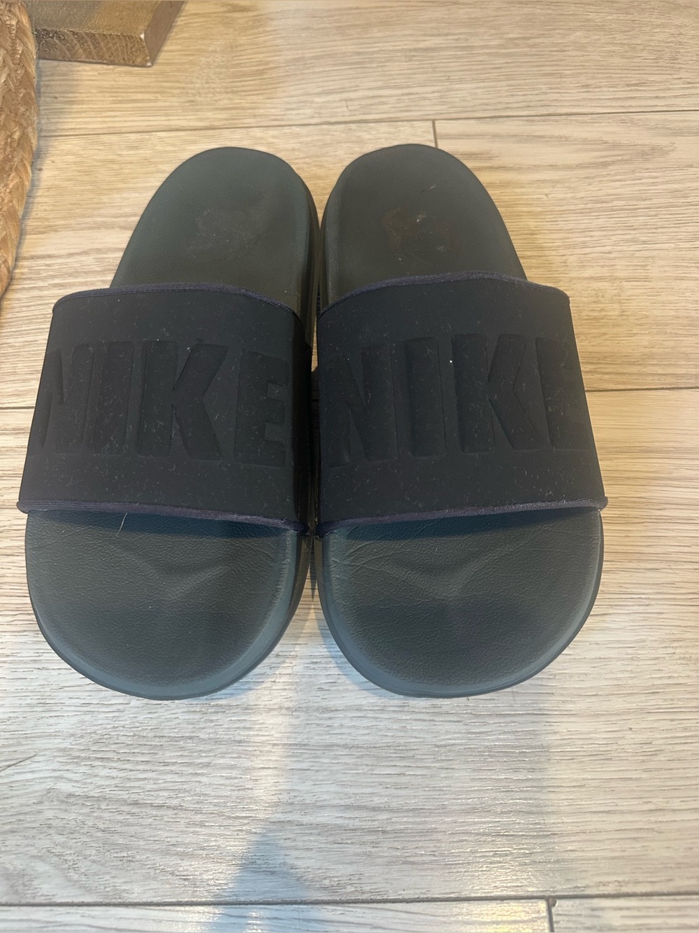 Nike Black Textured Logo Slide Sandals Women’s 7